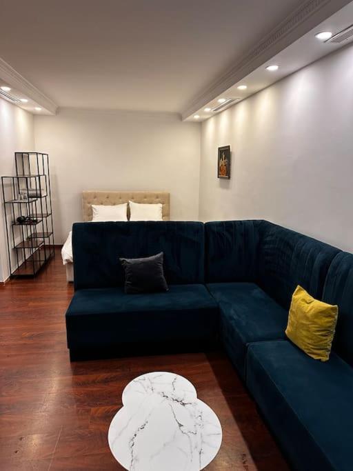 Studio In Bllok Tirana Exteriör bild